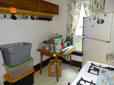 Kitchen - 150 E Hunt, Adrian, MI 49221 photo 3 of 5