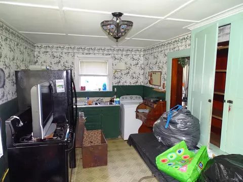Kitchen - 150 E Hunt, Adrian, MI 49221 photo 2 of 5