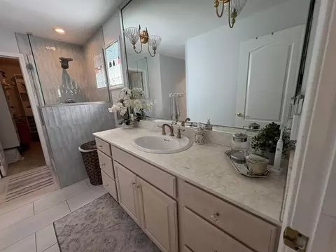 Bath - 6509 Stonebrook, Flushing, MI 48433 photo 3 of 7