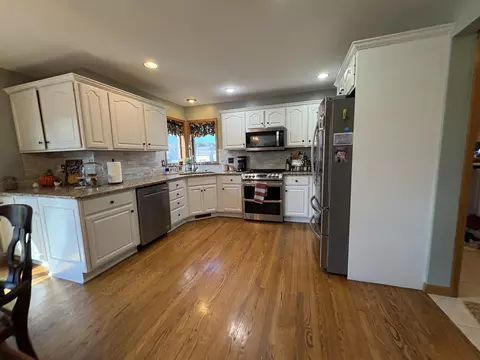 Kitchen - 6509 Stonebrook, Flushing, MI 48433 photo 1 of 4