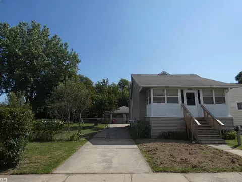 26088 Oakland, Roseville, MI 48066