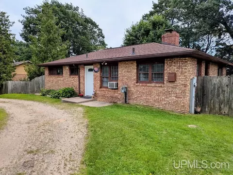 1611 Minneapolis, Gladstone, MI 49837