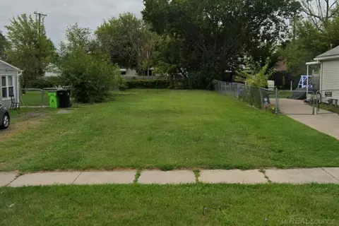 25345 Lawn St, Roseville, MI 48066