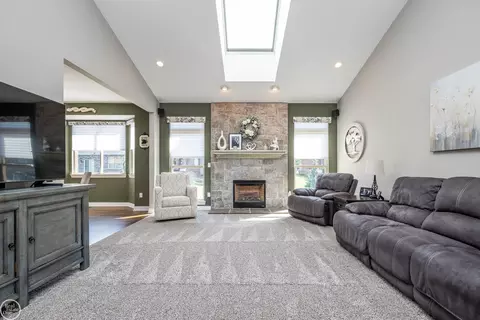 Living - 18298 Tiger, Macomb, MI 48042 photo 2 of 5