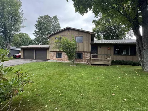 330 N N Riv, Gwinn, MI 49841