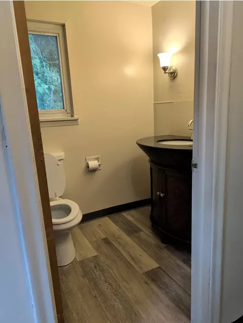 Bath - 5708 Western, Flint, MI 48506 photo 2 of 7