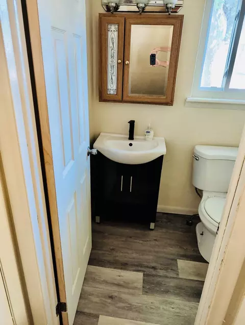 Bath - 5708 Western, Flint, MI 48506 photo 1 of 7