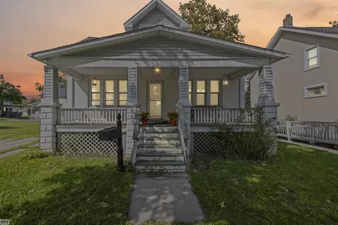 1227 Young, Port Huron, MI 48060