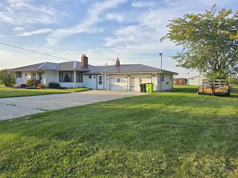 1695 E Almeda Bch, Pinconning, MI 48650