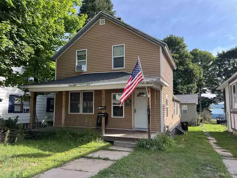 712 W 712 12 W Superior, Munising, MI 49862