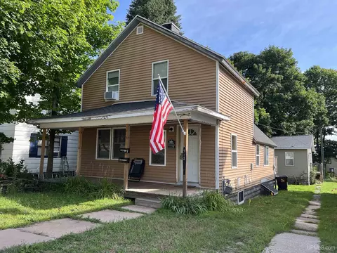 712 W 712 12 W Superior, Munising, MI 49862
