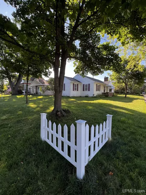601 S 8th, Escanaba, MI 49829