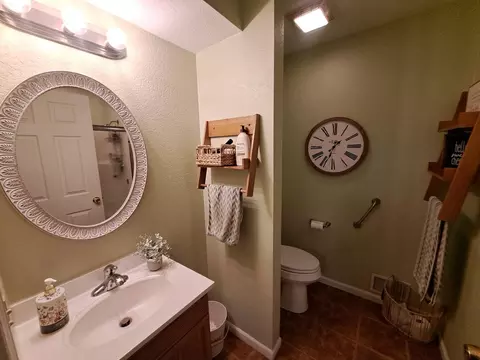Bath - 575 Mcneilly, Clare, MI 48617 photo 3 of 4