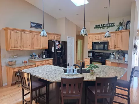 Kitchen - 575 Mcneilly, Clare, MI 48617 photo 2 of 2