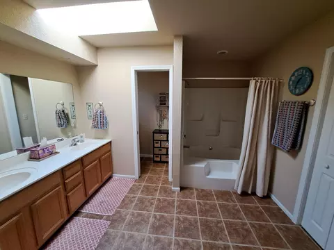 Bath - 575 Mcneilly, Clare, MI 48617 photo 4 of 4
