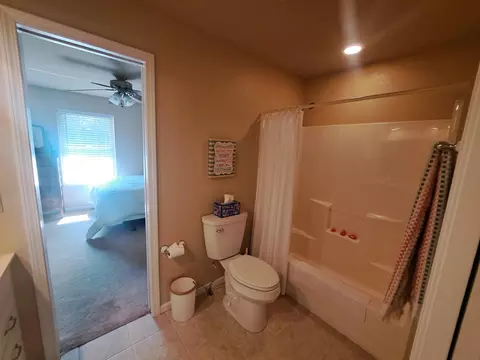 Bath - 575 Mcneilly, Clare, MI 48617 photo 2 of 4