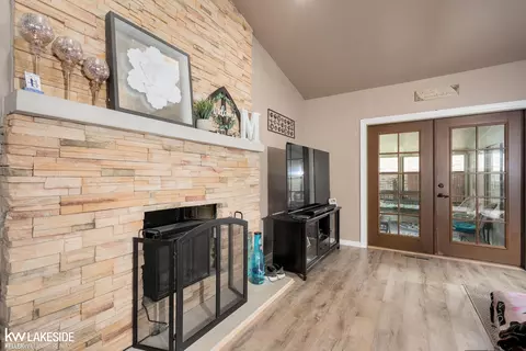 Entry Way - 47159 Meadowbrook, Macomb, MI 48044 photo 3 of 3