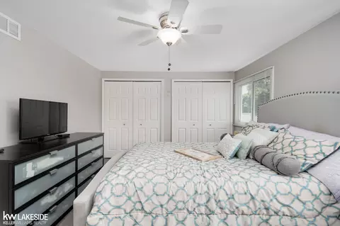 Bedroom - 47159 Meadowbrook, Macomb, MI 48044 photo 5 of 6