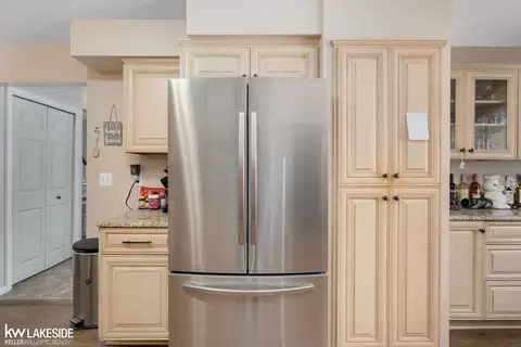 Kitchen - 47159 Meadowbrook, Macomb, MI 48044 photo 4 of 4