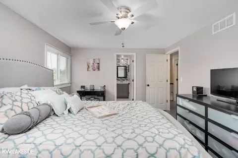 Bedroom - 47159 Meadowbrook, Macomb, MI 48044 photo 6 of 6