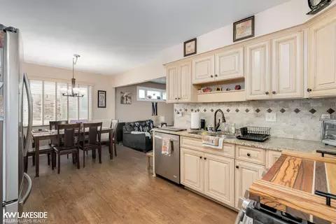 Kitchen - 47159 Meadowbrook, Macomb, MI 48044 photo 2 of 4
