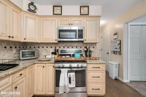Kitchen - 47159 Meadowbrook, Macomb, MI 48044 photo 1 of 4