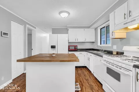 Kitchen - 925 Golfview, Algonac, MI 48001 photo 2 of 5