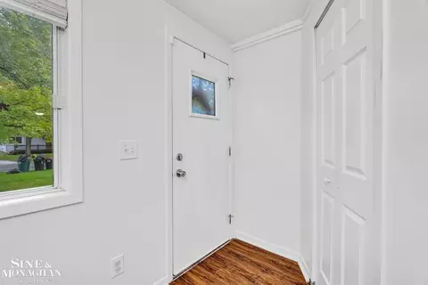 Entry Way - 925 Golfview, Algonac, MI 48001 photo 1 of 2