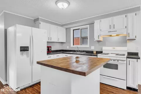 Kitchen - 925 Golfview, Algonac, MI 48001 photo 3 of 5