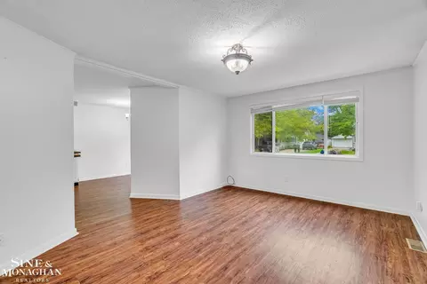 Living - 925 Golfview, Algonac, MI 48001 photo 3 of 3