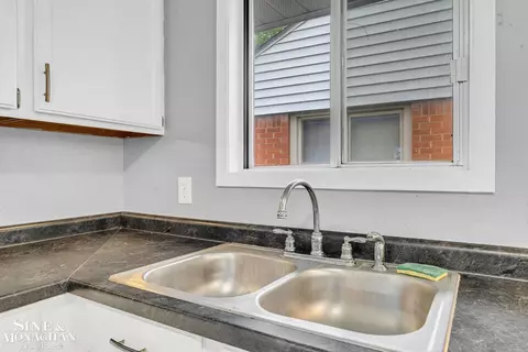 Kitchen - 925 Golfview, Algonac, MI 48001 photo 5 of 5