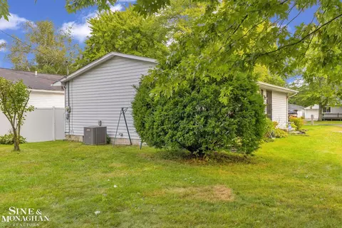 Exterior - 925 Golfview, Algonac, MI 48001 photo 3 of 7