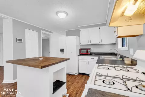 Kitchen - 925 Golfview, Algonac, MI 48001 photo 1 of 5