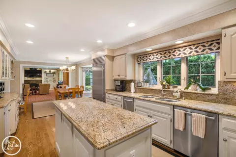 Kitchen - 12 Rose Ter, Grosse Pointe Farms, MI 48236 photo 6 of 11