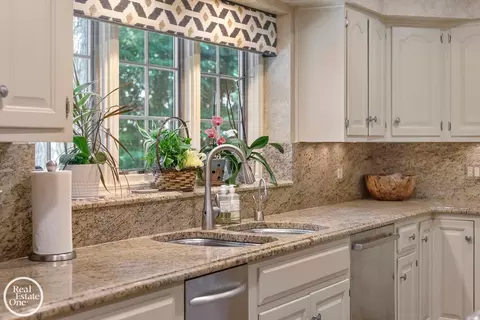Kitchen - 12 Rose Ter, Grosse Pointe Farms, MI 48236 photo 11 of 11