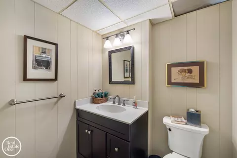 Bath - 12 Rose Ter, Grosse Pointe Farms, MI 48236 photo 8 of 8