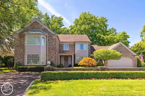 12 Rose Ter, Grosse Pointe Farms, MI 48236