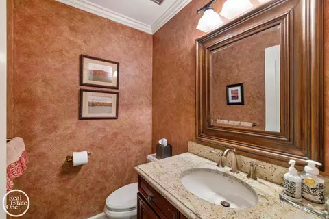Bath - 12 Rose Ter, Grosse Pointe Farms, MI 48236 photo 2 of 8