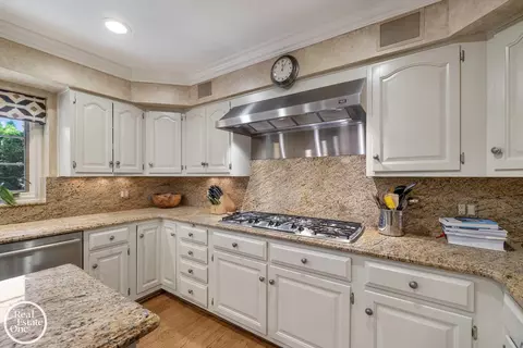 Kitchen - 12 Rose Ter, Grosse Pointe Farms, MI 48236 photo 8 of 11