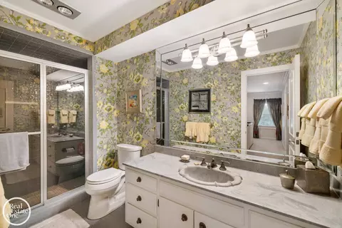 Bath - 12 Rose Ter, Grosse Pointe Farms, MI 48236 photo 7 of 8