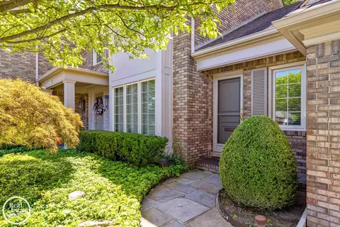 Exterior - 12 Rose Ter, Grosse Pointe Farms, MI 48236 photo 4 of 11