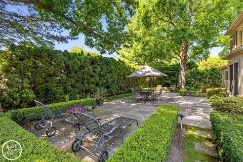 Exterior - 12 Rose Ter, Grosse Pointe Farms, MI 48236 photo 8 of 11