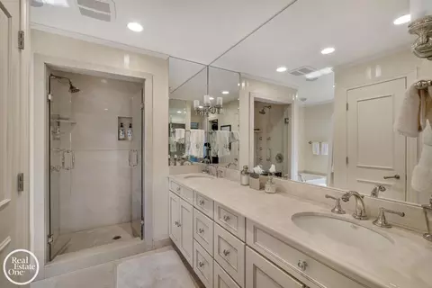 Bath - 12 Rose Ter, Grosse Pointe Farms, MI 48236 photo 3 of 8