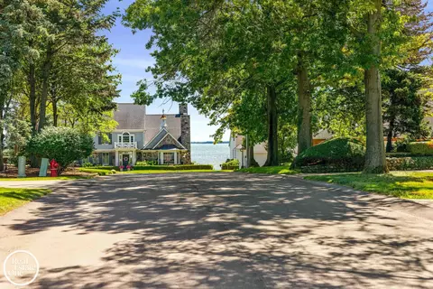 Exterior - 12 Rose Ter, Grosse Pointe Farms, MI 48236 photo 5 of 11