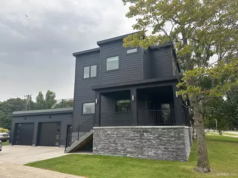 820 Minneapolis, Gladstone, MI 49837
