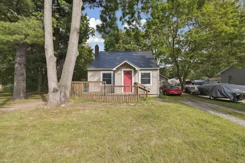 3126 Creston, Lansing, MI 48906