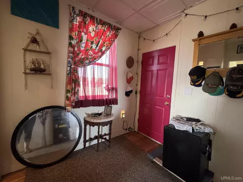 Entry Way - 113 N 2nd, Ishpeming, MI 49849 photo 3 of 5