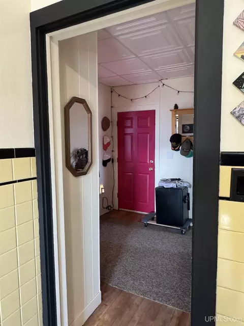Entry Way - 113 N 2nd, Ishpeming, MI 49849 photo 5 of 5