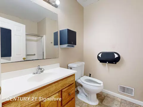 Bath - 3902 Cuthbertson, Flint, MI 48507 photo 1 of 1