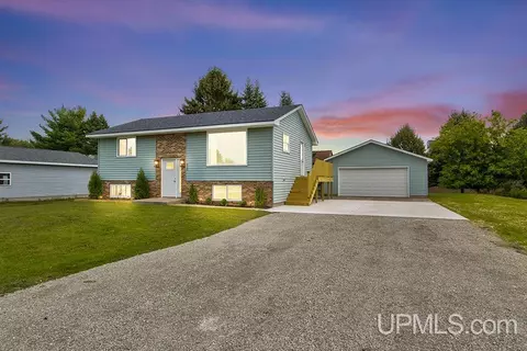 615 S 31st, Escanaba, MI 49829